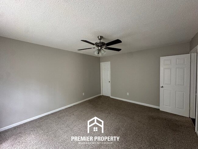 Building Photo - Modern 3BR/2BA Bartlett Area Home | Brick Fireplace & Spacious Fenced Yard