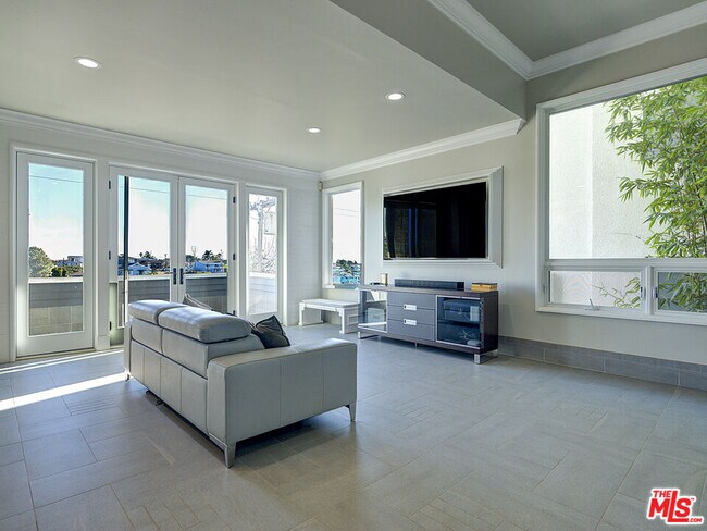 Building Photo - 7800 Veragua Dr