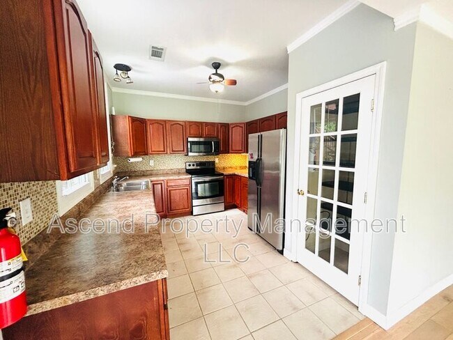 Building Photo - 16 Pioneer Ln