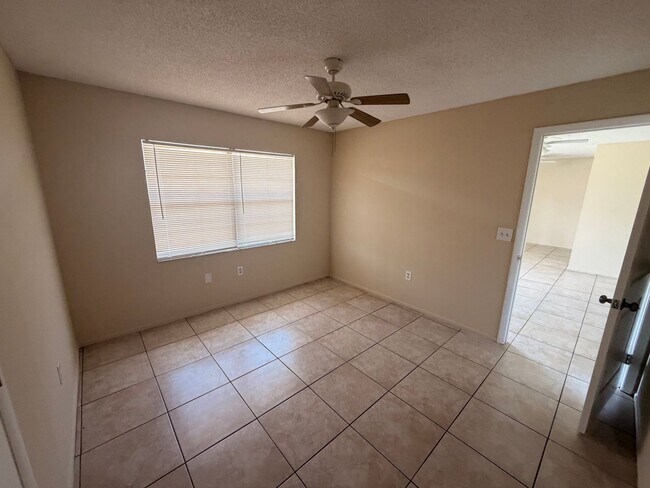 Building Photo - 2/2 Bedroom house with 1 car garage and fenced yard.