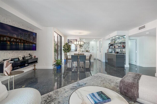 Building Photo - 1581 Brickell Ave