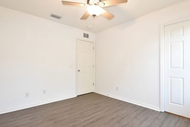 Building Photo - 9892 SW 95th Pl