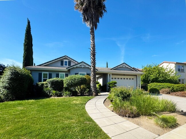 Building Photo - 620 W Privado Way