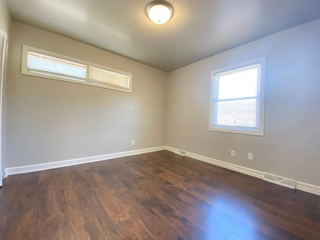 Building Photo - 3 Bedroom Home In Gary