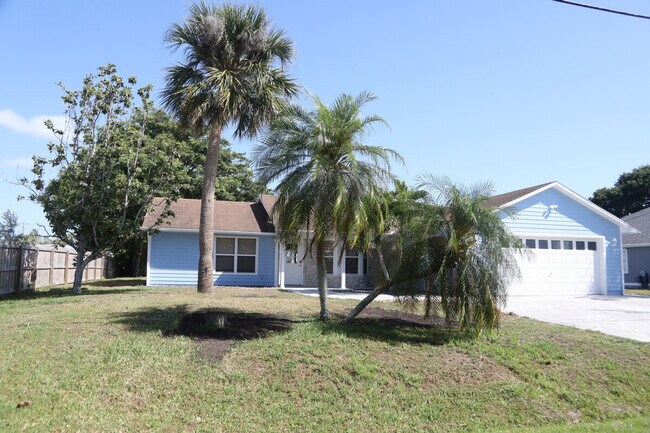 Building Photo - 2341 SE Maslan Ave