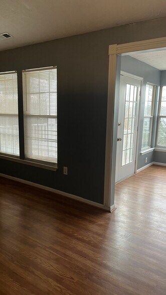 Building Photo - 901 Swallow Crest Ct