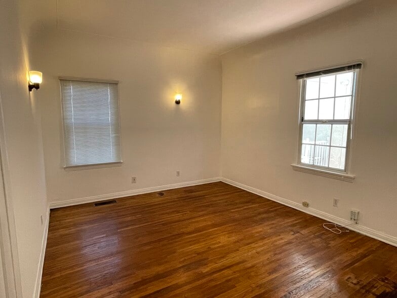 Building Photo - 1602 S Stanley Ave