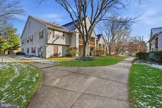 Building Photo - 9212 Azure Ct