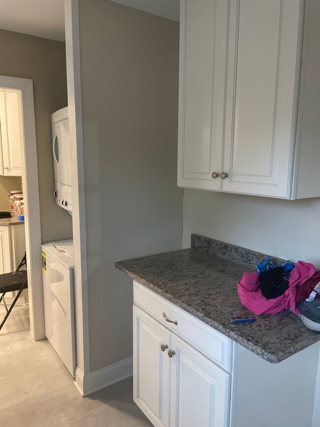 Building Photo - 4 BR 3 BA house on corner lot