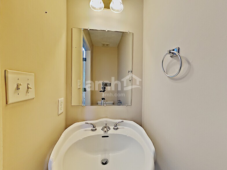 Building Photo - 1150 Rock Ledge Pass