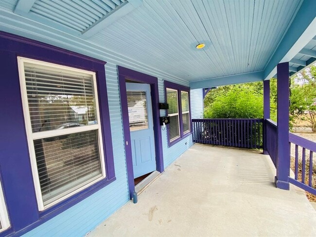 Building Photo - 35TH ST 404 A