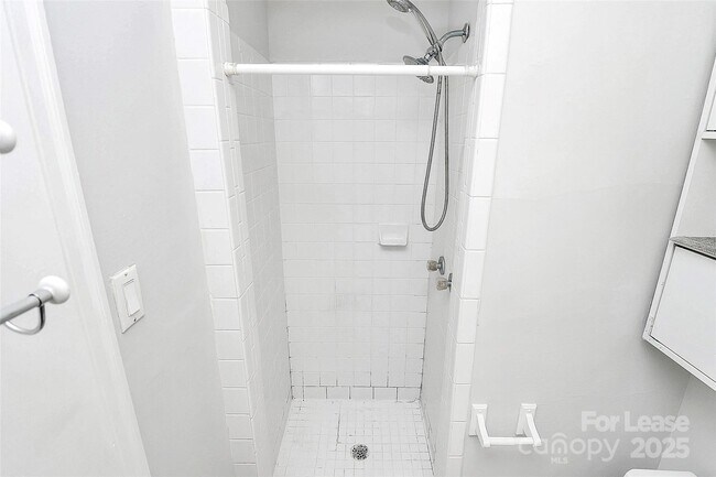 Building Photo - 228 Seneca Pl