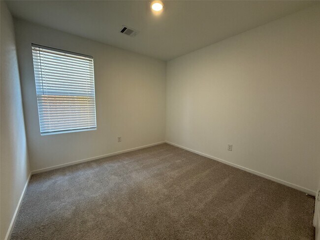 Building Photo - 3013 Blue Gem Ct