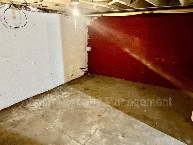 Building Photo - 1626 Dodge St