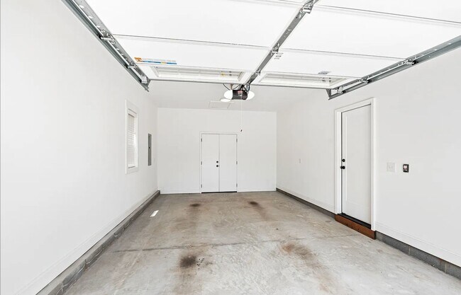 Building Photo - 115 Lilia Hill Cir