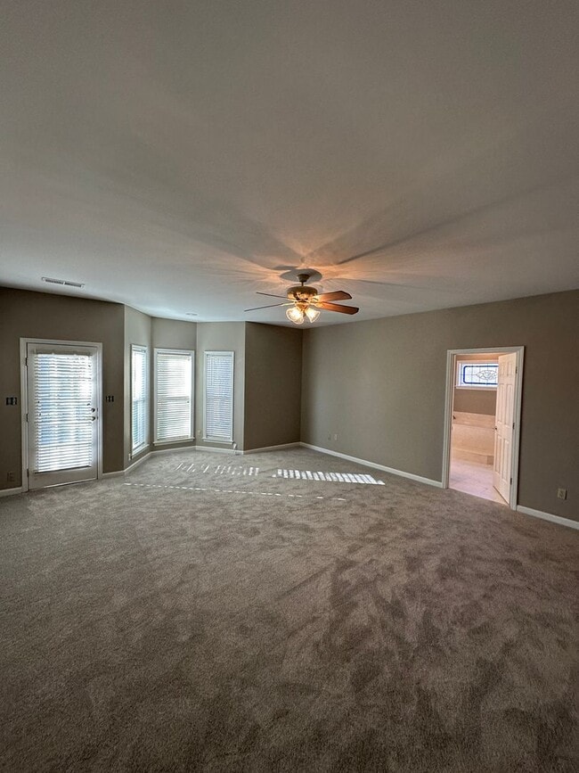 Building Photo - Elegant 4 BR w/POOL MAINTENANCE INCLUDED near Cherokee Valley Golf Club