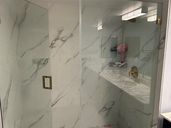 Building Photo - 4020 Galt Ocean Dr