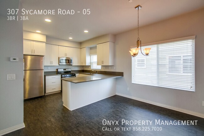 Building Photo - $1,000 off first month’s  rent! Newer Town...