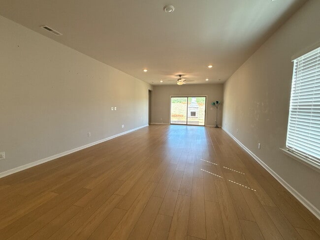 Building Photo - 280 Shangrila Wy