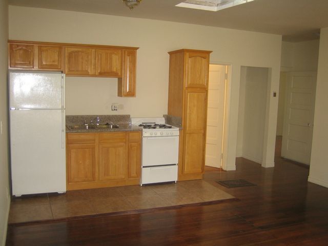 Building Photo - 2103 Vine St