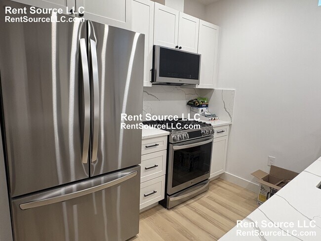 Building Photo - 52 Cotting St