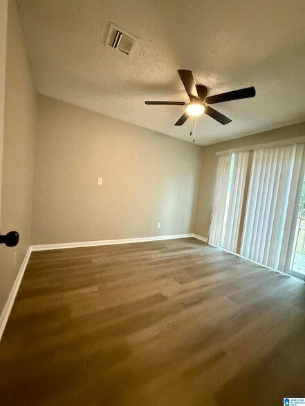 Building Photo - 205 Lake Dr Cir NE