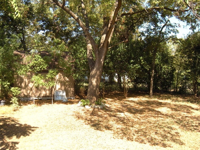 Building Photo - CUTEST COTTAGE IN ROSEDALE - 2BD 1BA $2100