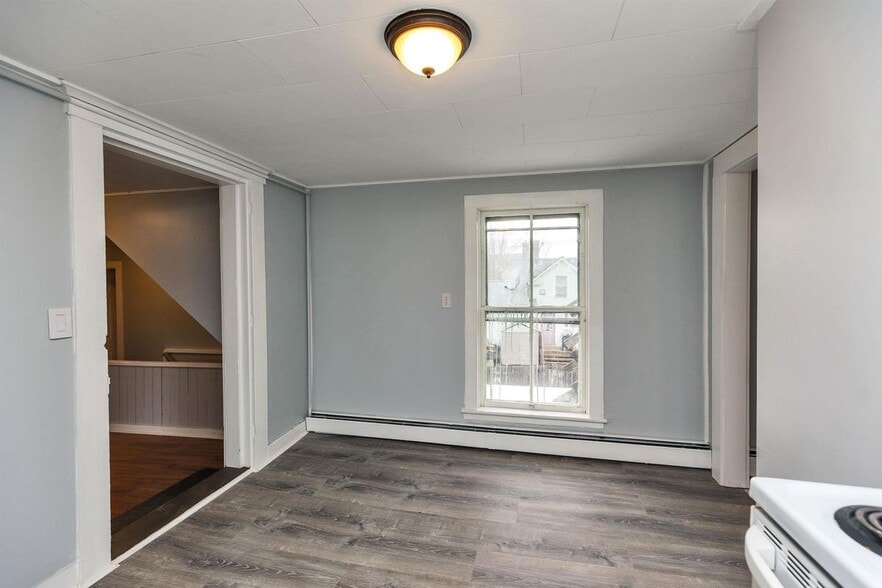 Building Photo - 27 School, D