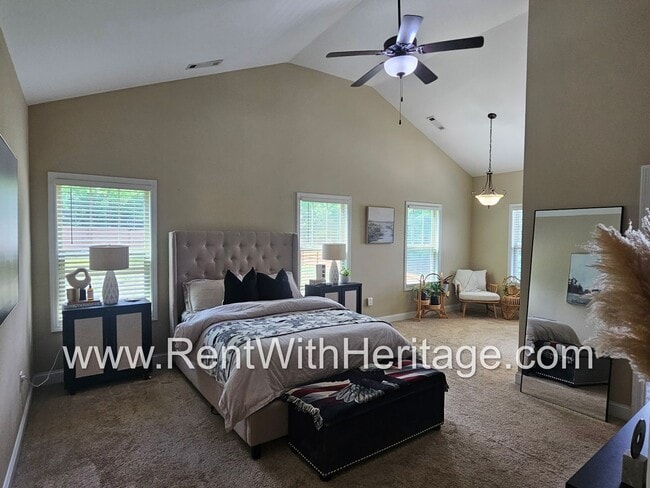 Building Photo - Gorgeous 3 bd / 2 bath / Attention to Deta...