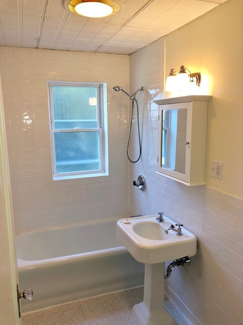 bathroom - 69 Prospect St