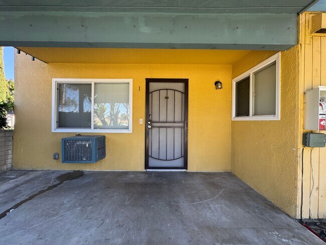 Building Photo - 2340 W Greenacre Ave