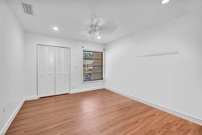 Building Photo - 3896 Meadow Ln