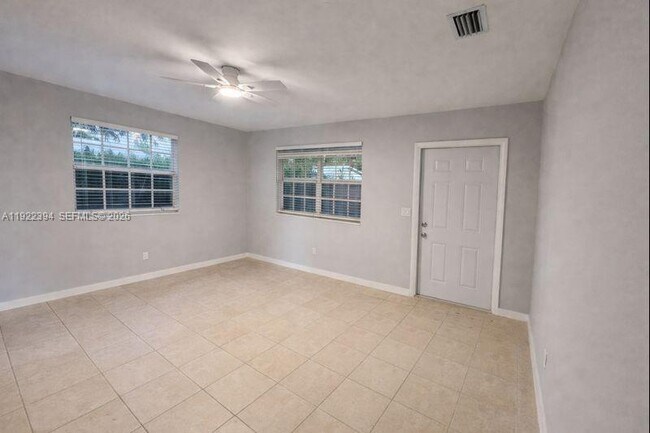 Building Photo - 1529 SW 22nd St