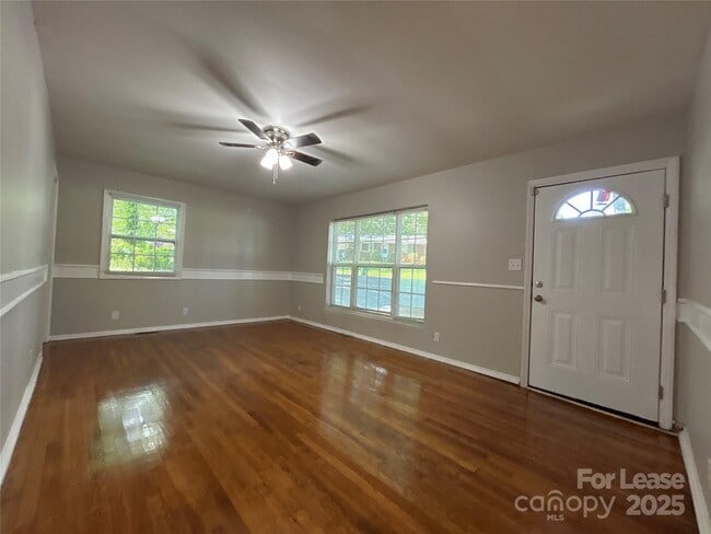 Building Photo - 2818 Ravencroft Dr