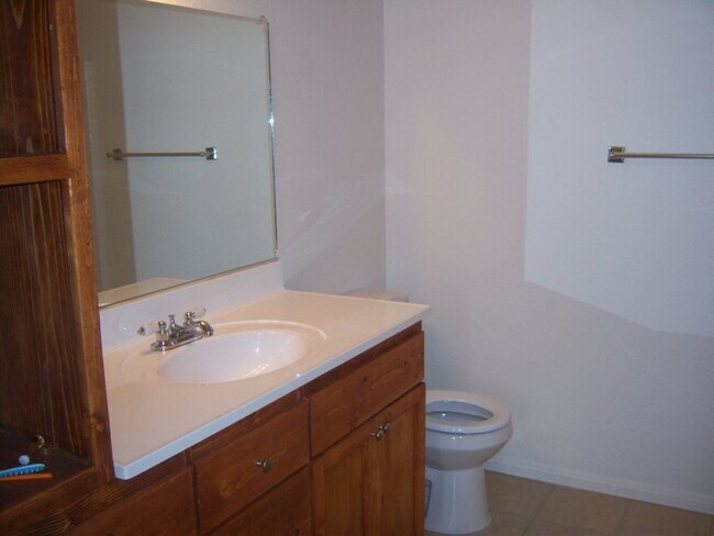 Building Photo - AVAILABLE NOW $200 off First Month Rent