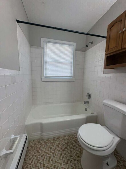 Building Photo - 281 Augur St