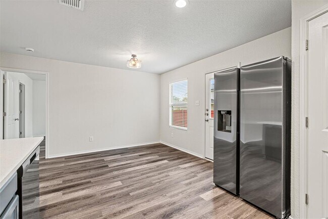 Building Photo - 206 Wells Bend