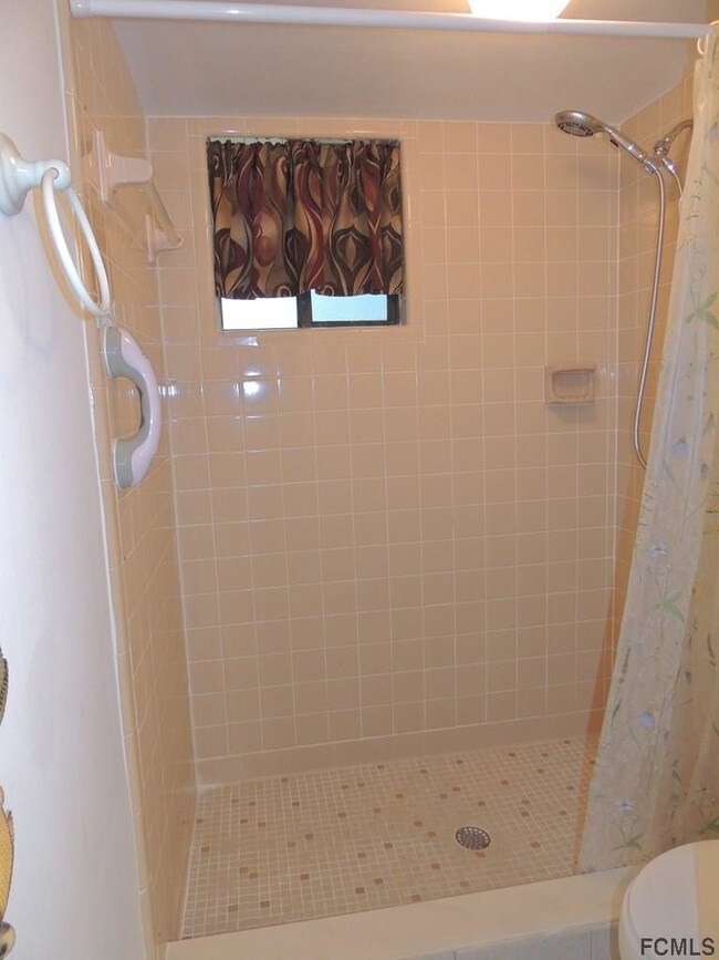 Building Photo - 13 Broadmore Cir