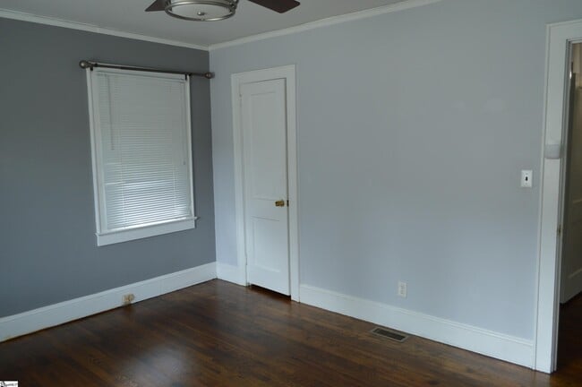 Building Photo - 614 S Mountain View Rd