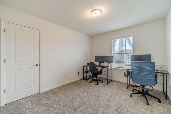 Building Photo - 222 Knightsbridge Ln