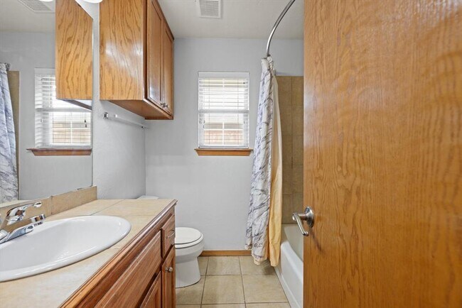 Building Photo - 616 Garrison Ln