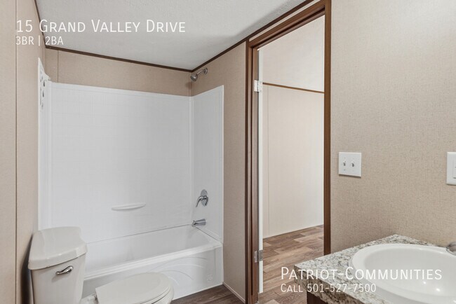 Building Photo - 15 Grand Valley Dr