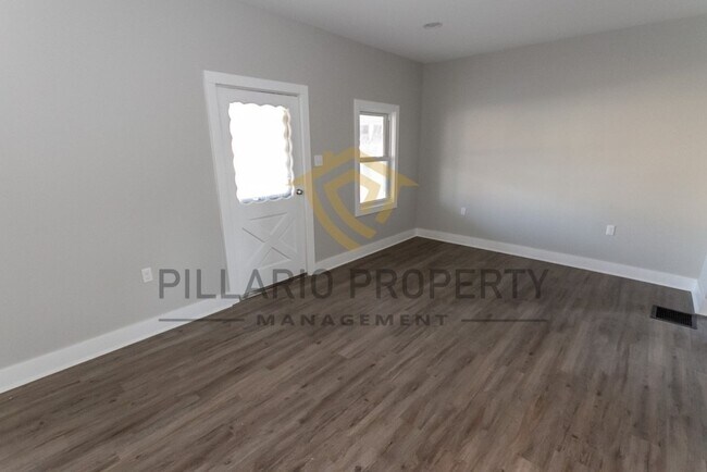 Building Photo - Charming 3-Bedroom Bungalow Near Garfield ...