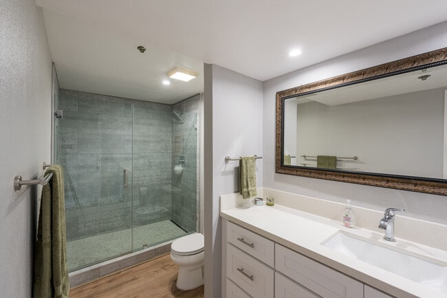 Building Photo - 230 S Catalina Ave