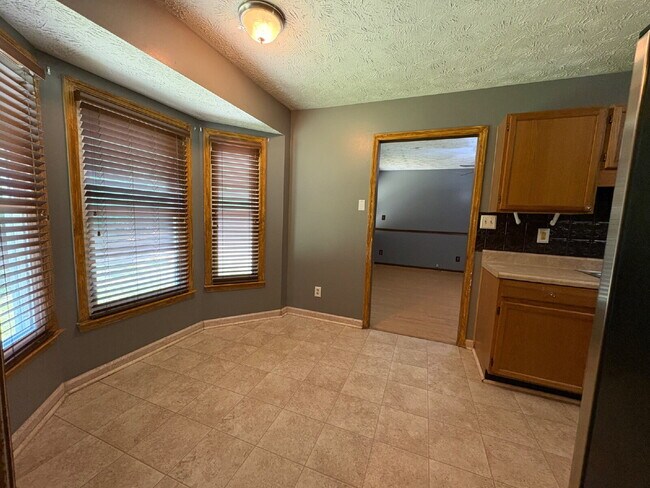Building Photo - 204 Cobblestone Ct