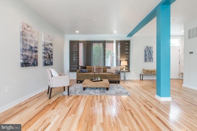 Building Photo - 3039 Baltz St