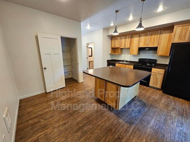 Building Photo - 1205-1207 NE Monroe St