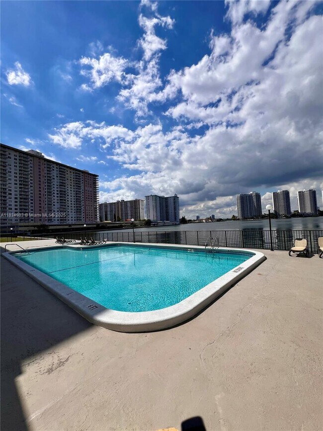 Building Photo - 2 bedroom in Sunny Isles Beach FL 33160