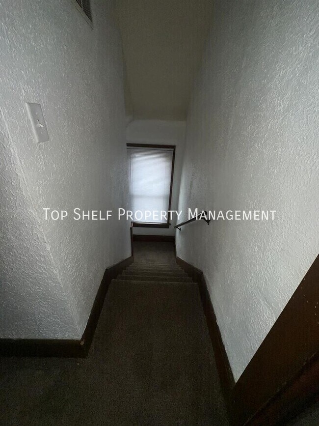 Building Photo - 621 Oak Park Ave