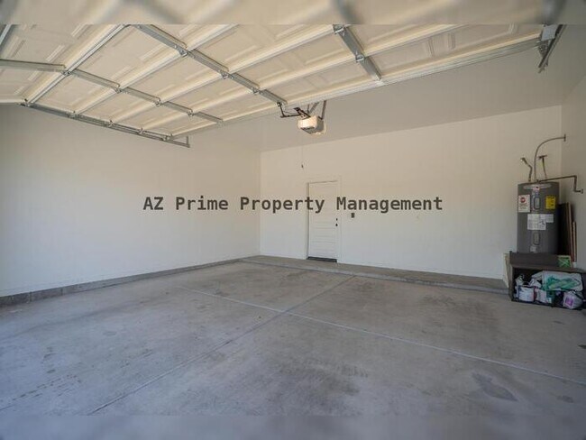 Building Photo - 1409 E Shangri La Rd